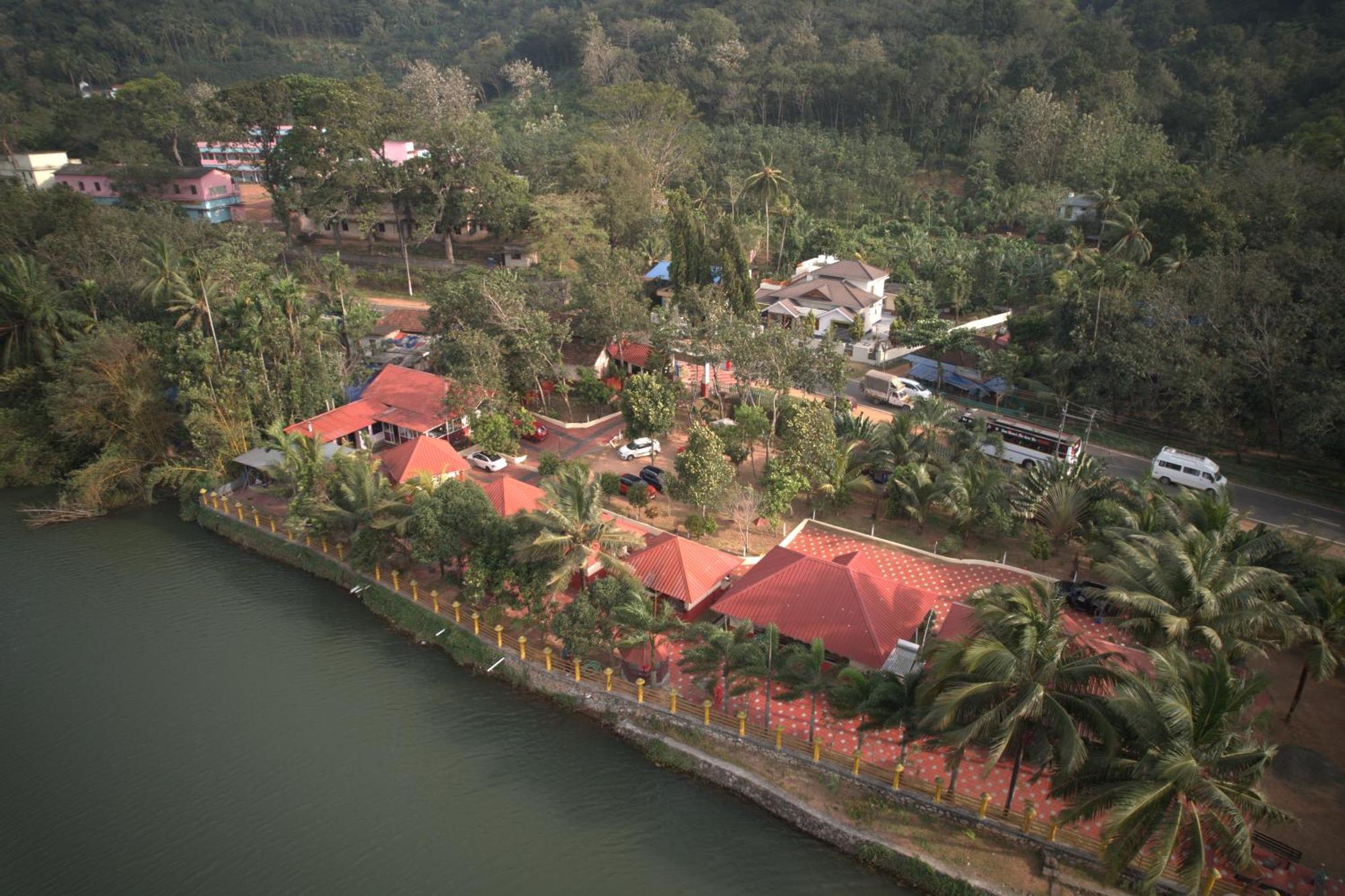 Kandamath Heritage Resort Kolattupuzha Bagian luar foto